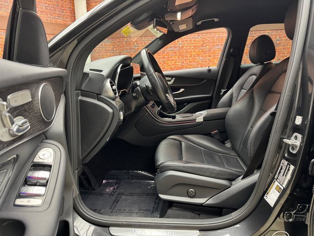 Used 2022 Mercedes-Benz GLC 300 4MATIC w/ Multimedia Package Lite image 23