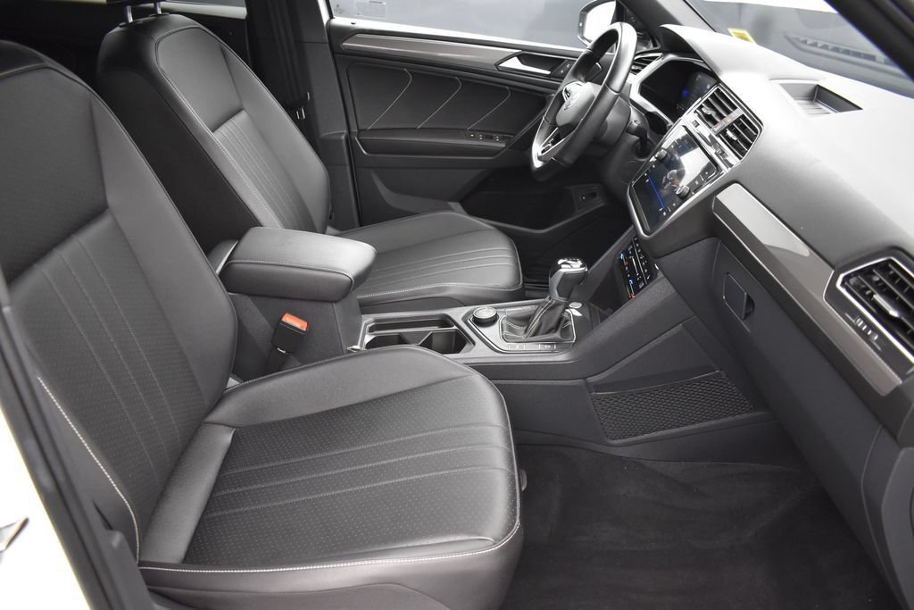 Used 2022 Volkswagen Tiguan SE R-Line AWD/4WD image 19