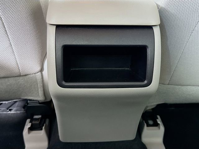 Used 2014 Toyota Camry L image 25
