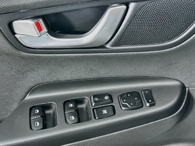 Used 2022 Hyundai Kona Limited FWD image 23