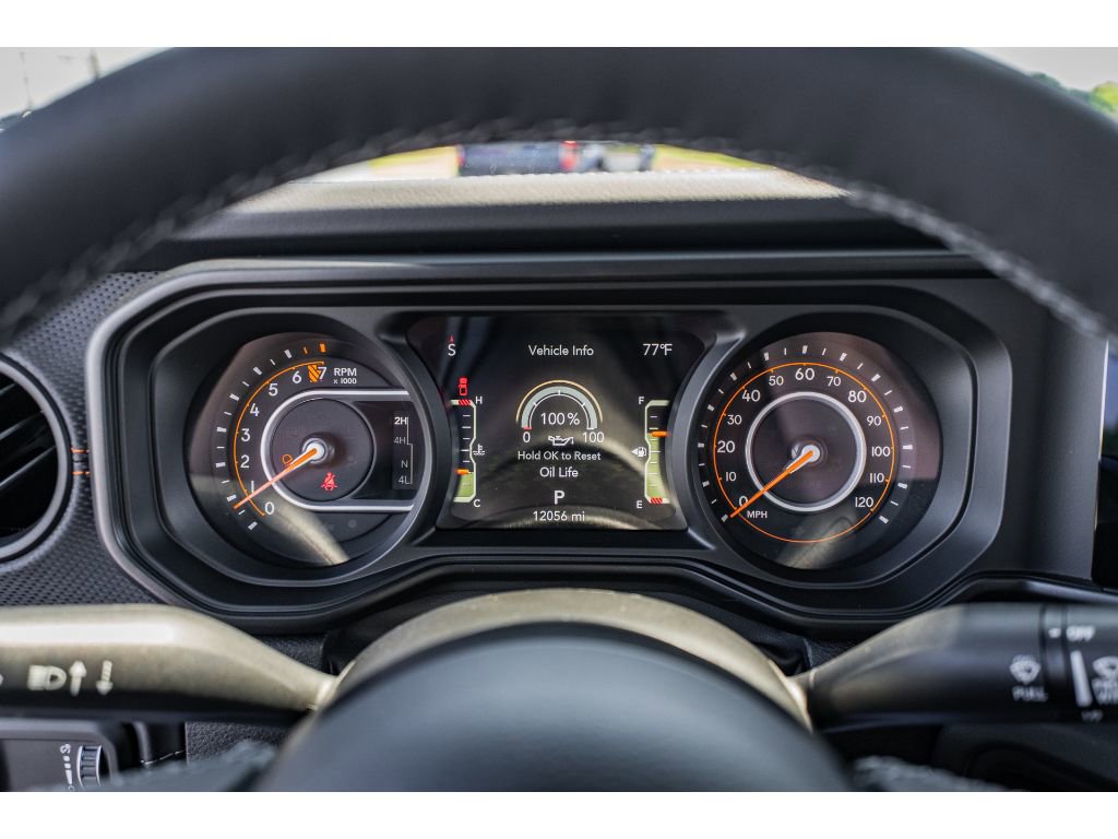 Used 2025 Jeep Gladiator Mojave w/ Safety Group AWD/4WD image 13