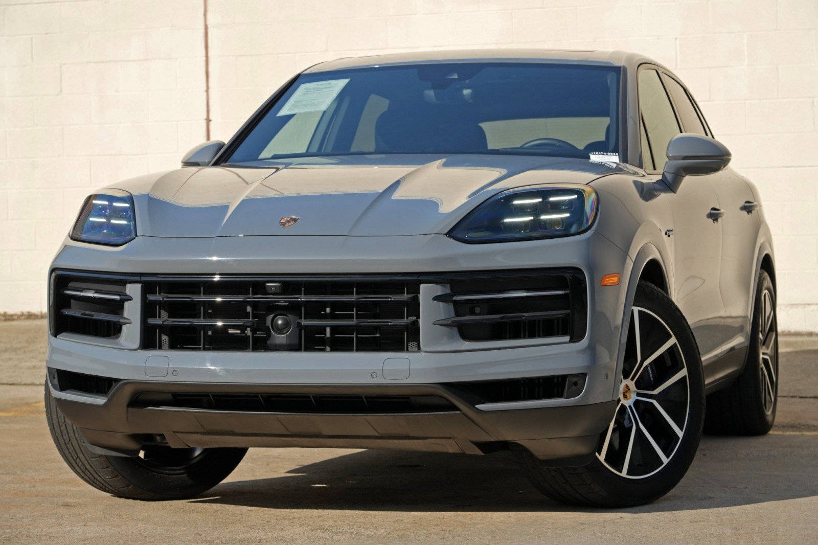 Used 2025 Porsche Cayenne E-Hybrid w/ Premium Package Plus AWD/4WD image 3