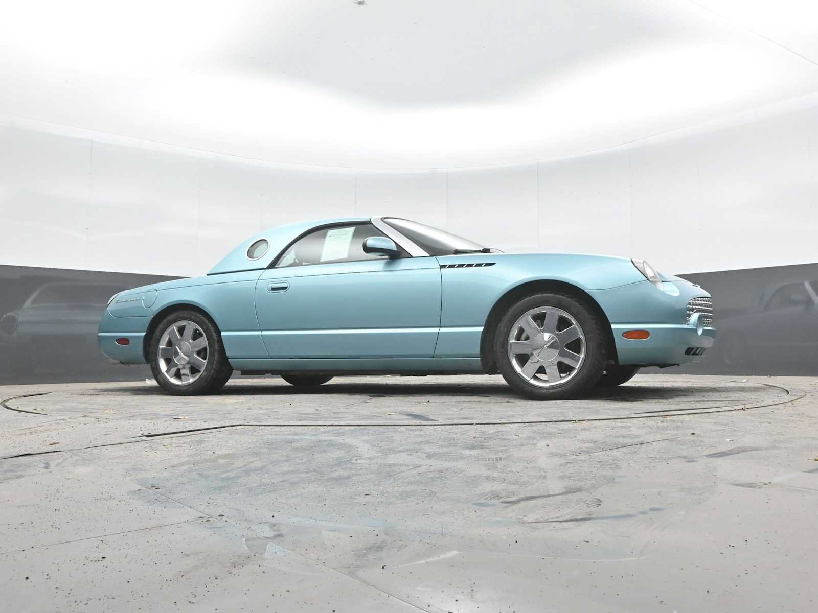 Used 2002 Ford Thunderbird RWD image 29