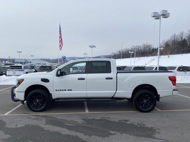 Used 2018 Nissan Titan SV w/ SV Convenience Package image 2