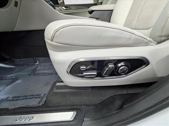 Used 2022 Jeep Grand Cherokee Overland w/ Luxury Tech Group IV image 17