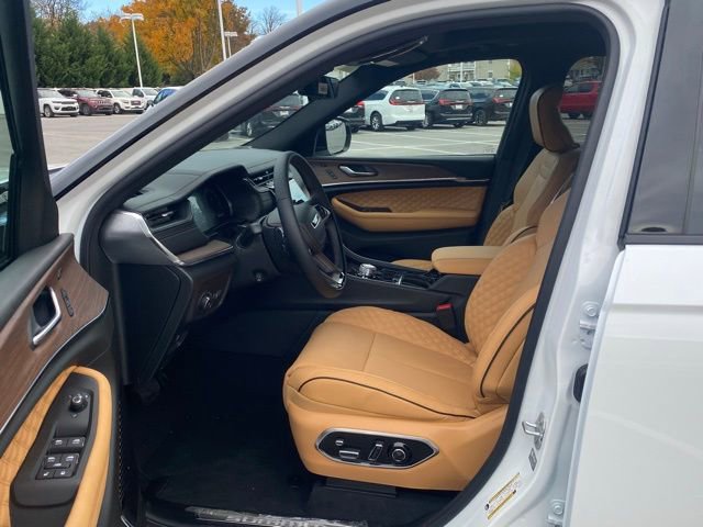 New 2025 Jeep Grand Cherokee Summit w/ Adv Protech Group IV image 16