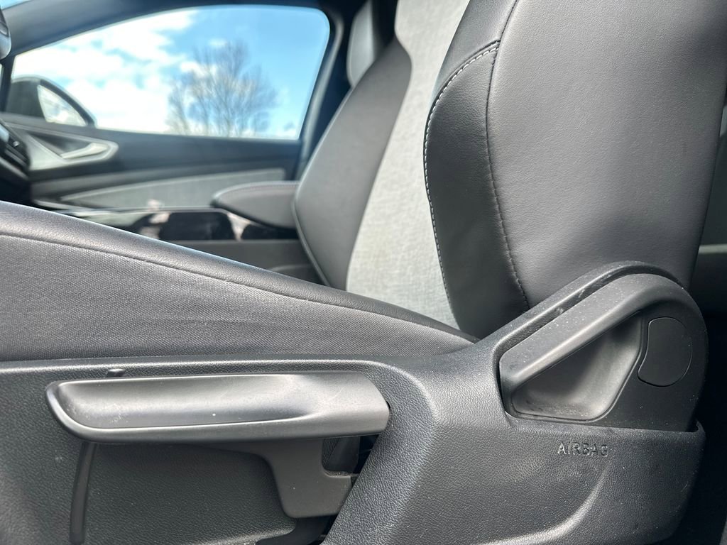 Used 2023 Volkswagen ID.4 Pro image 4