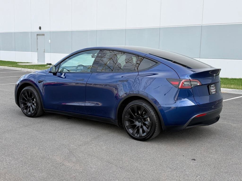 Used 2022 Tesla Model Y Long Range image 9