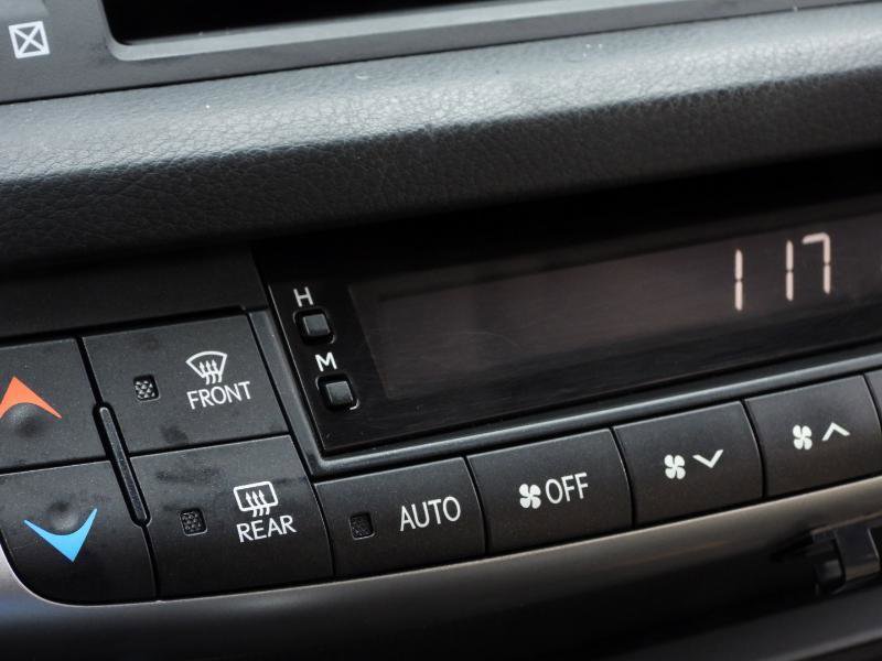 Used 2013 Lexus CT 200h w/ Premium Pkg w/Backup Camera image 43