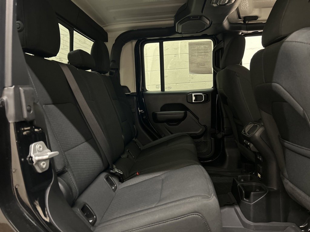 Used 2023 Jeep Gladiator Willys image 9