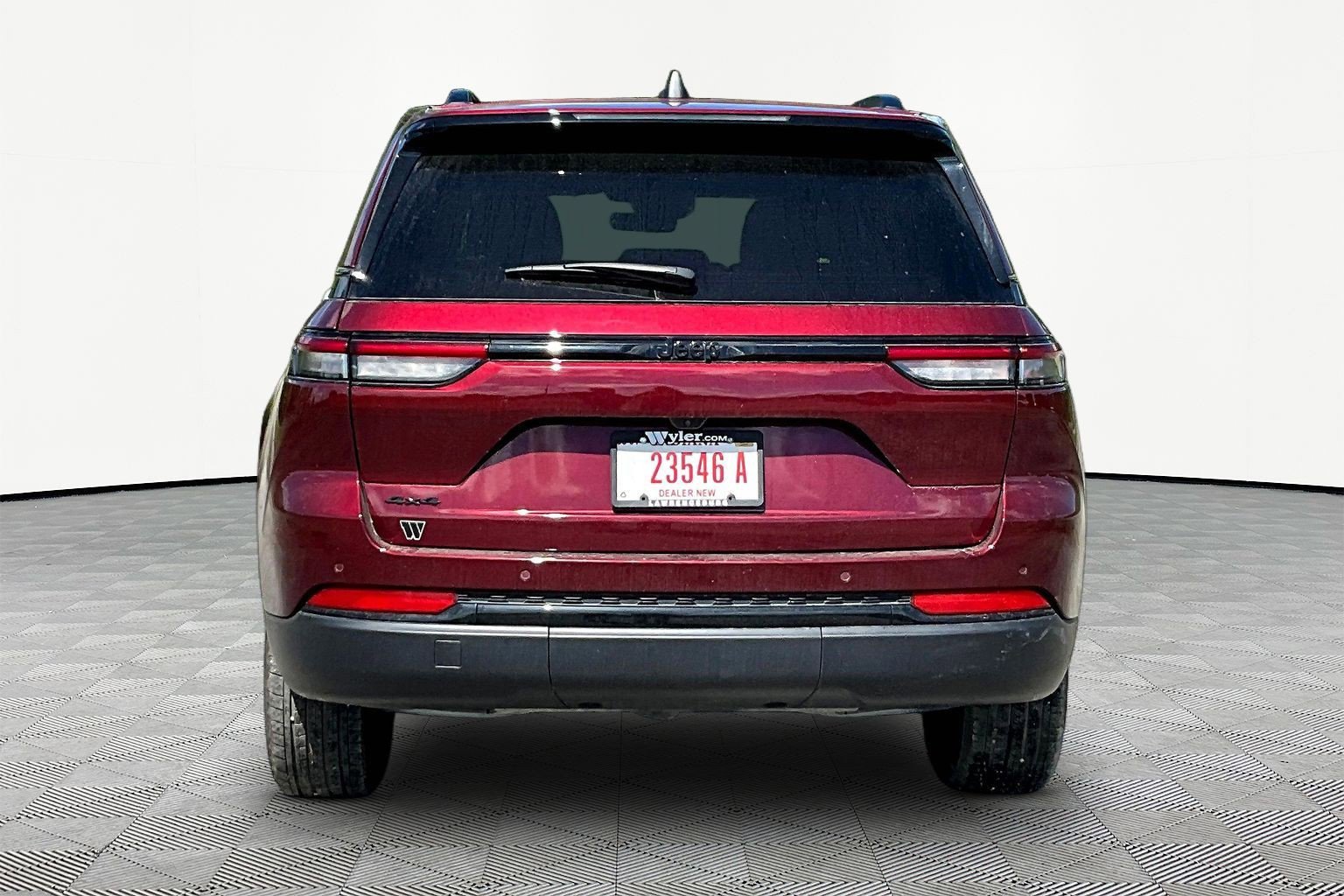 Used 2025 Jeep Grand Cherokee Altitude AWD/4WD image 5