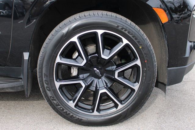 Used 2024 Chevrolet Suburban RST w/ Luxury Package AWD/4WD image 38