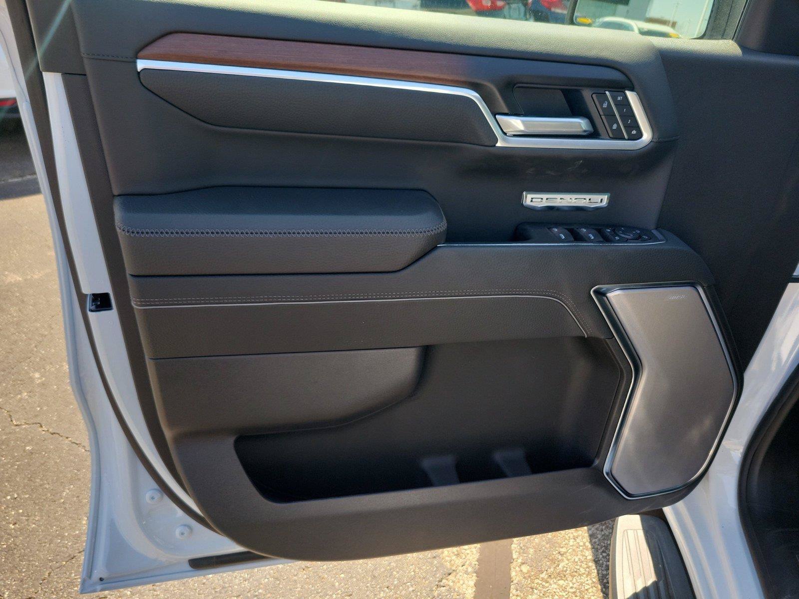New 2026 GMC Sierra 1500 Denali w/ Technology Package AWD/4WD image 18