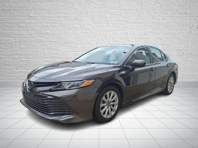 Used 2018 Toyota Camry LE FWD image 3