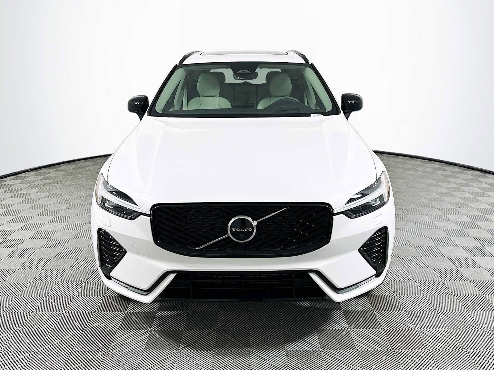 New 2026 Volvo XC60 B5 Ultra w/ Climate Package PRO AWD/4WD image 2