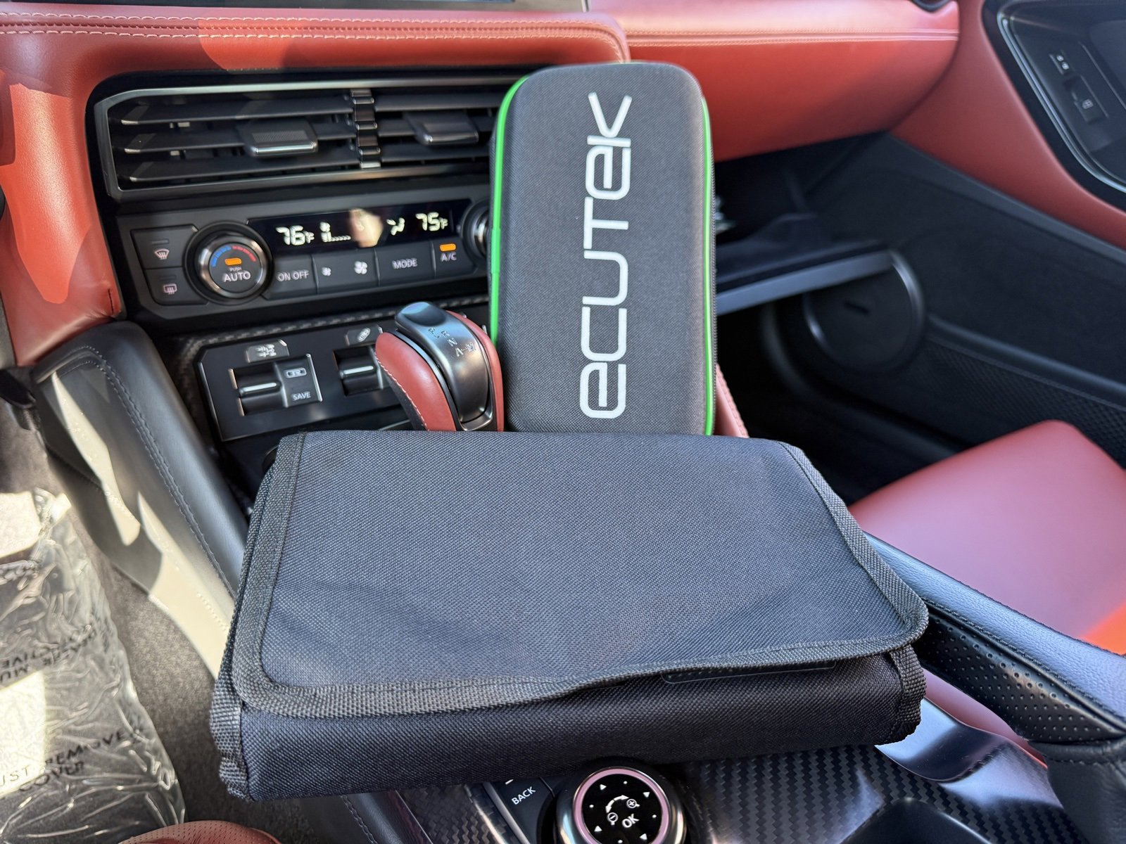 Used 2023 Nissan GT-R Premium w/ Premium Interior Package image 27