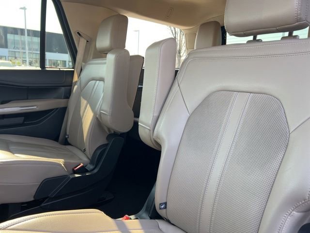 Used 2024 Ford Expedition Limited image 32