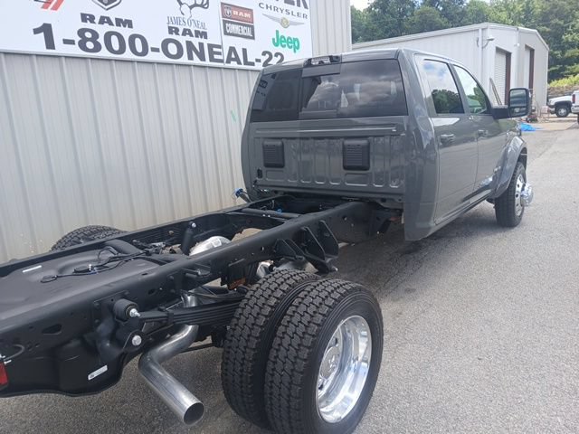 New 2026 RAM 4500 4x4 Crew Cab DRW w/ Laramie Trim Package image 3