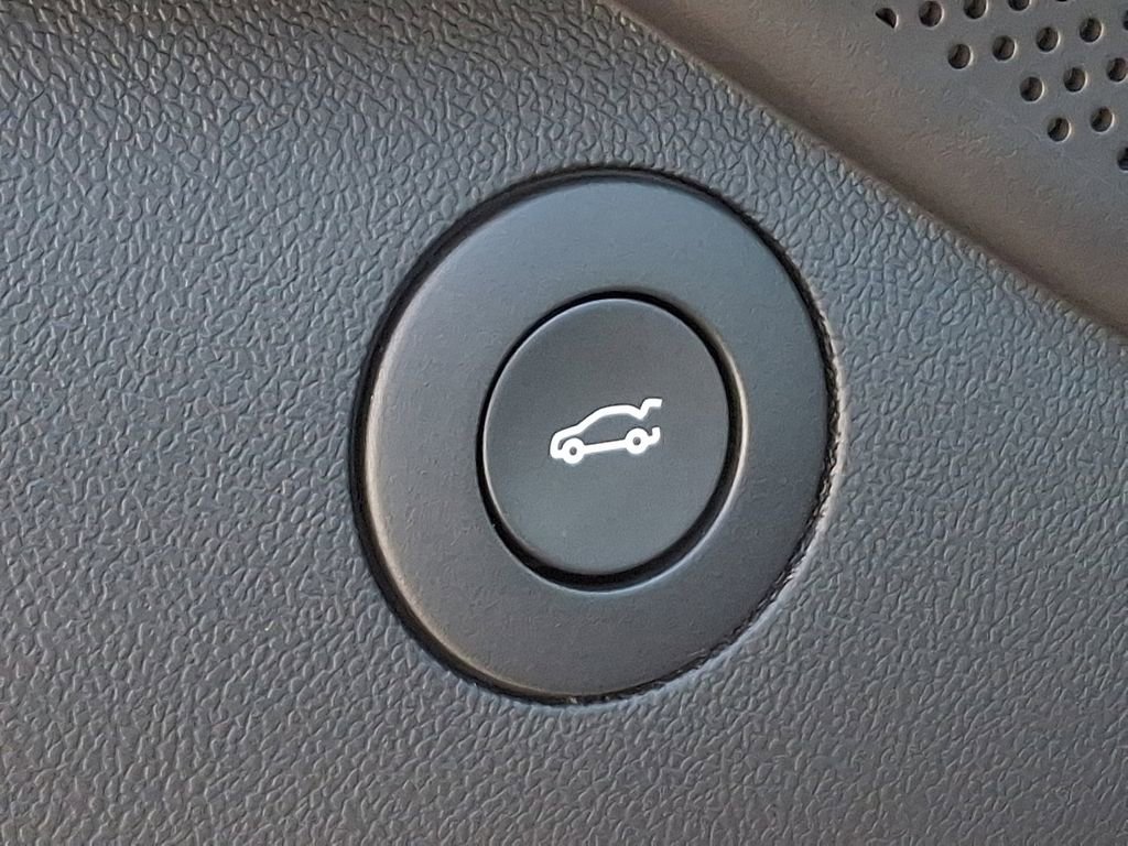 Used 2018 Chevrolet Camaro SS image 27