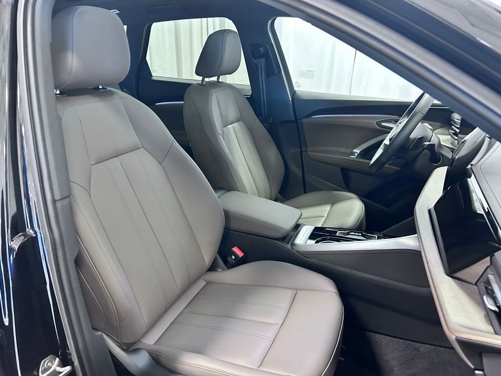 Used 2025 Audi Q5 Premium w/ Convenience Package image 22