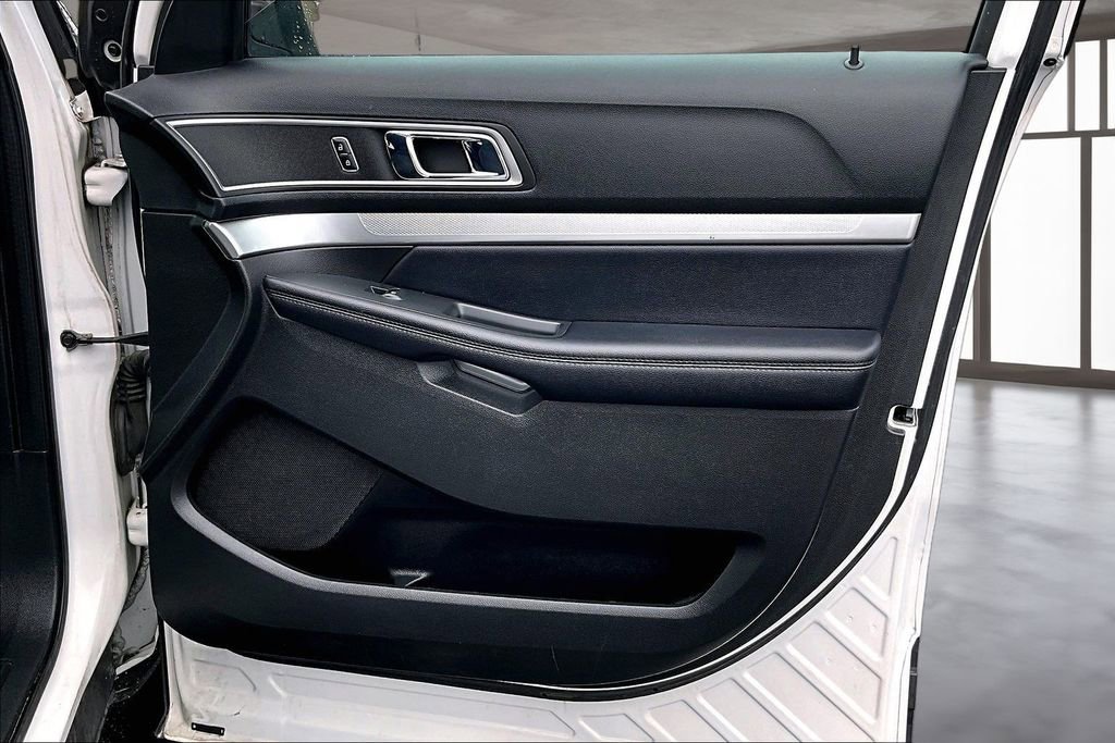 Used 2017 Ford Explorer XLT FWD image 24