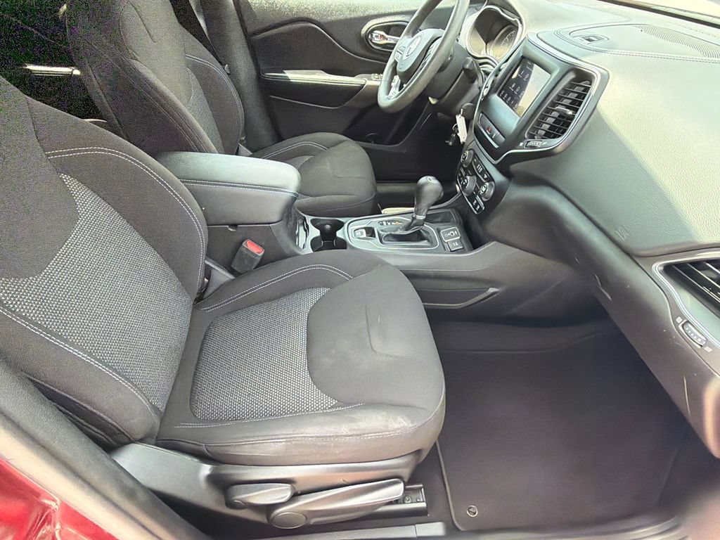 Used 2021 Jeep Cherokee Latitude FWD image 13