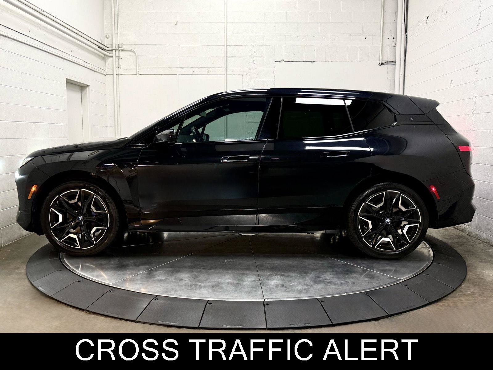 Used 2024 BMW iX xDrive50 w/ Sport Package AWD/4WD image 6
