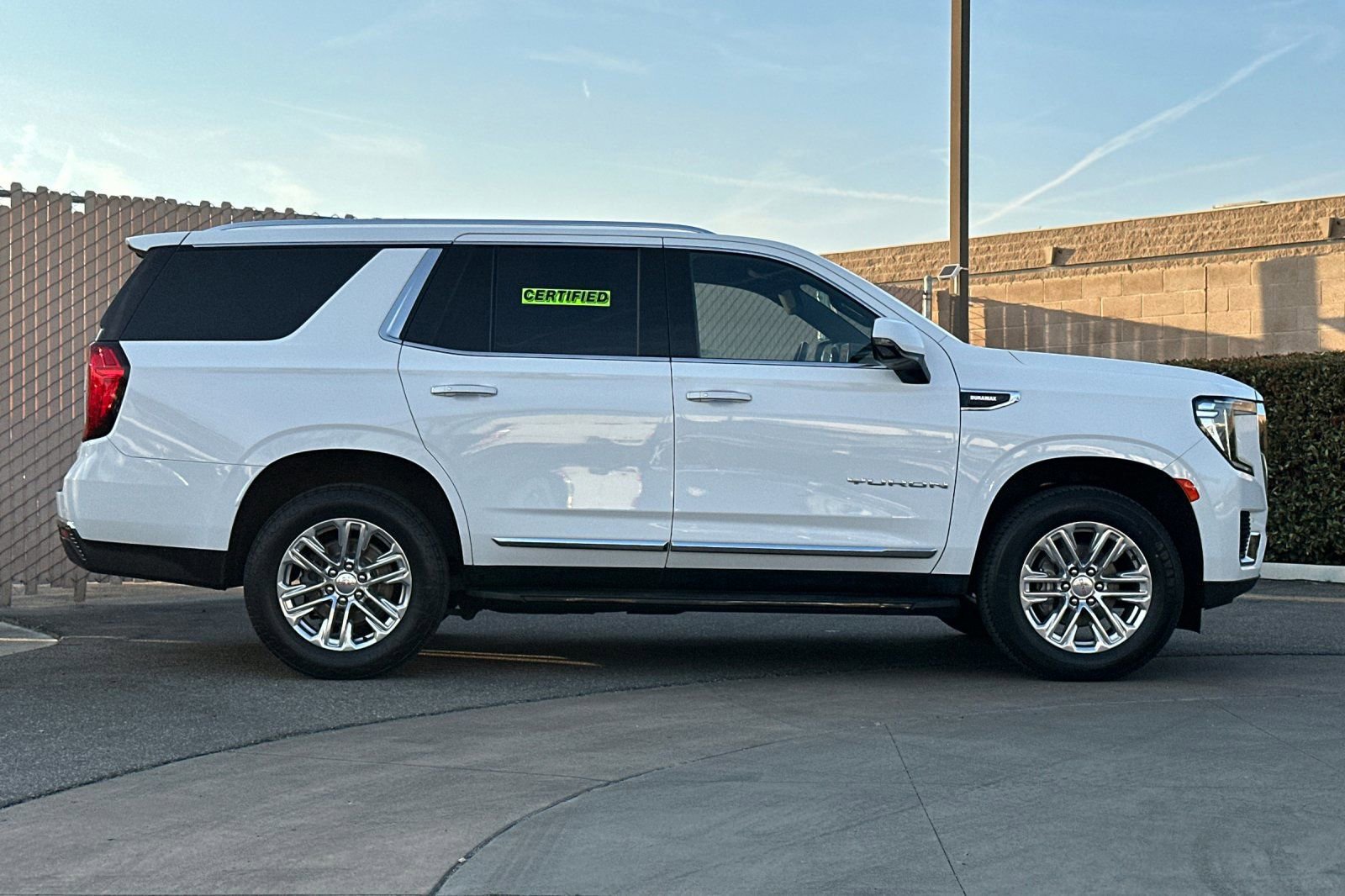 Used 2021 GMC Yukon SLT w/ SLT Luxury Package image 3