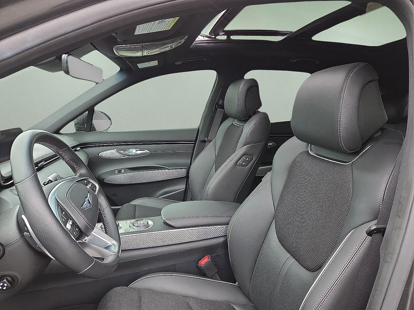 Used 2024 Genesis GV70 3.5T Sport image 13