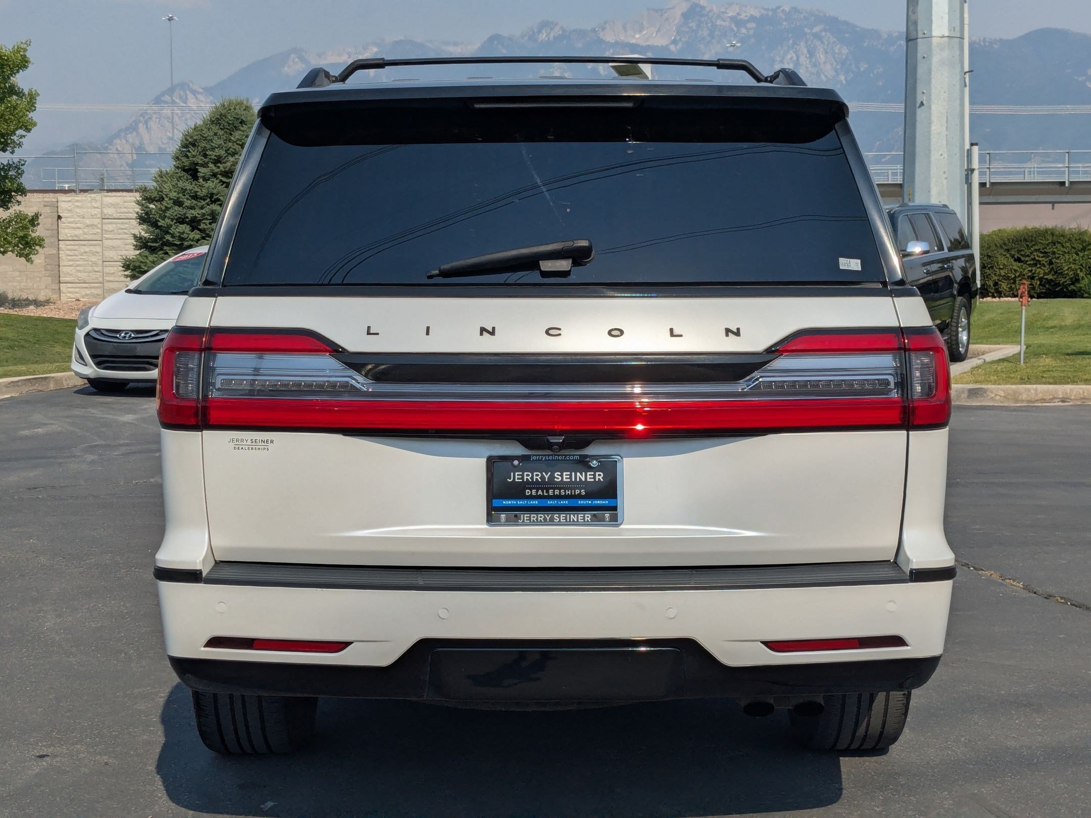 Used 2021 Lincoln Navigator Reserve AWD/4WD image 5