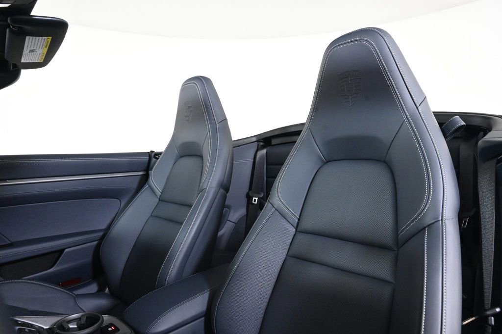 Used 2025 Porsche 911 Carrera image 5