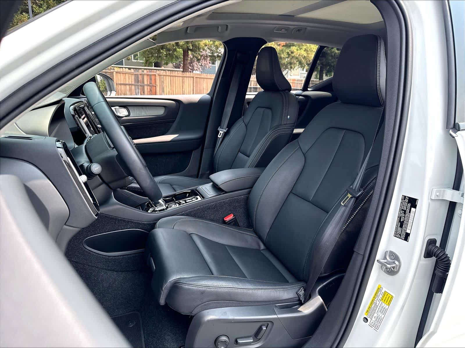 Used 2025 Volvo XC40 B5 Ultra AWD/4WD image 28