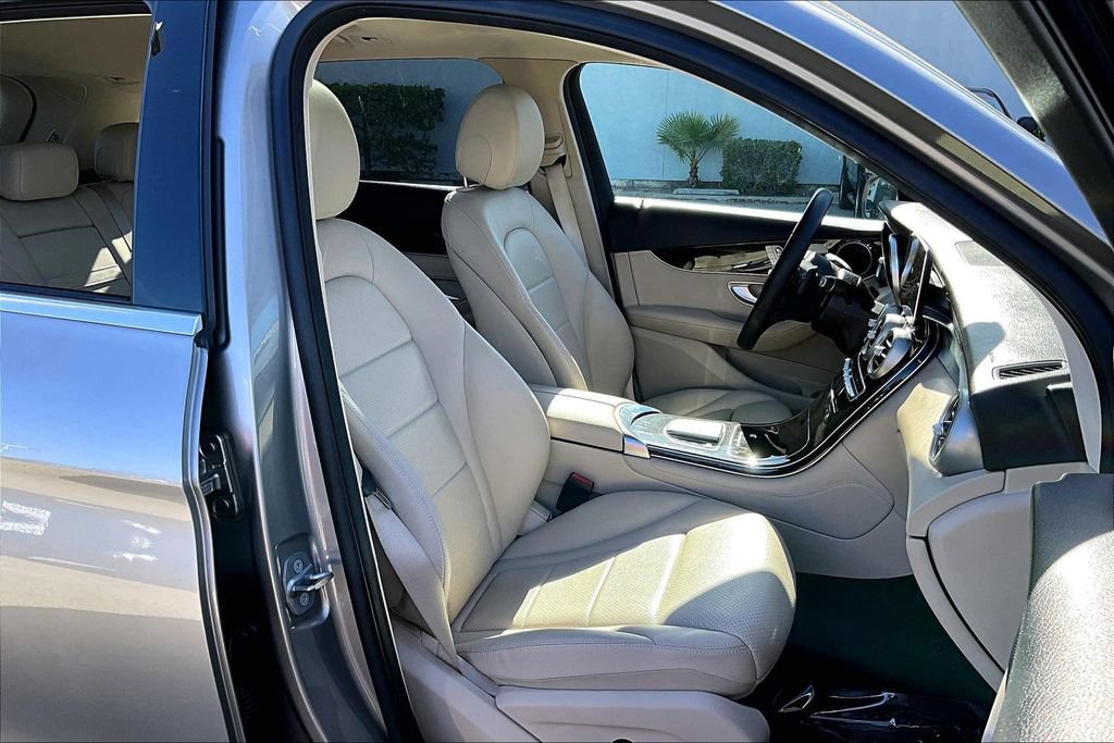 Used 2021 Mercedes-Benz GLC 300 image 29