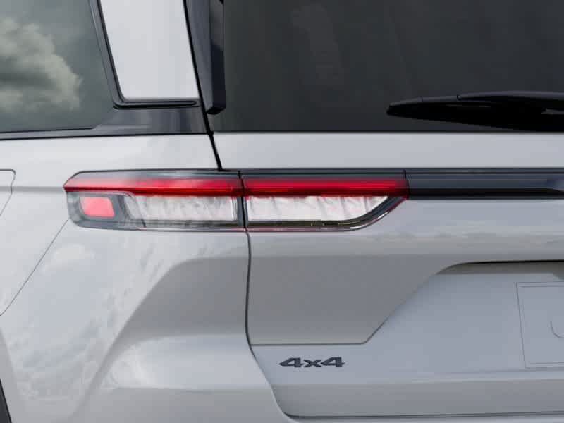 Certified 2025 Jeep Grand Cherokee Altitude AWD/4WD image 9