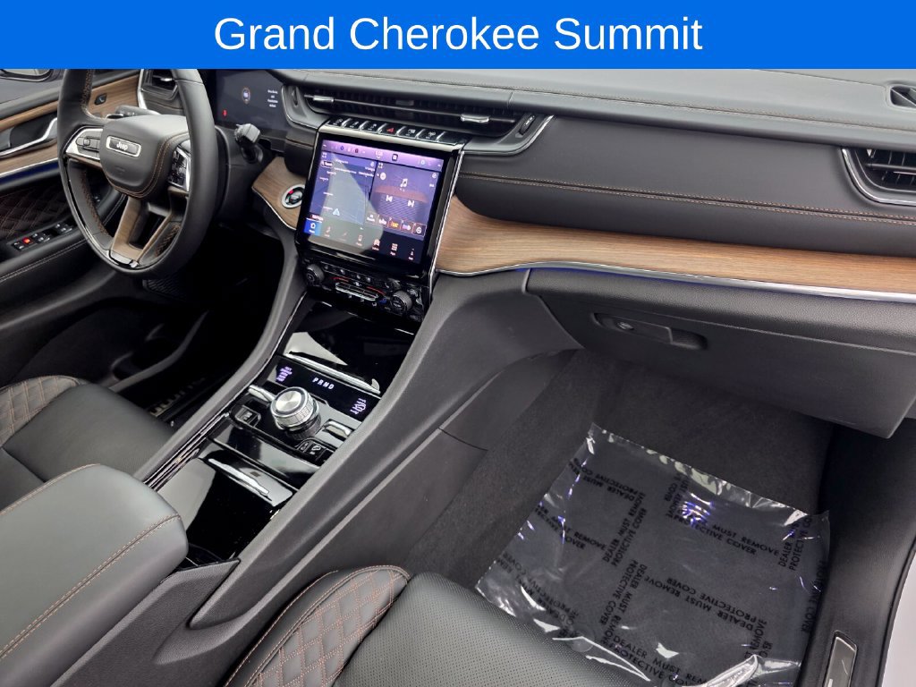 Used 2025 Jeep Grand Cherokee Summit w/ Obsidian Package AWD/4WD image 29