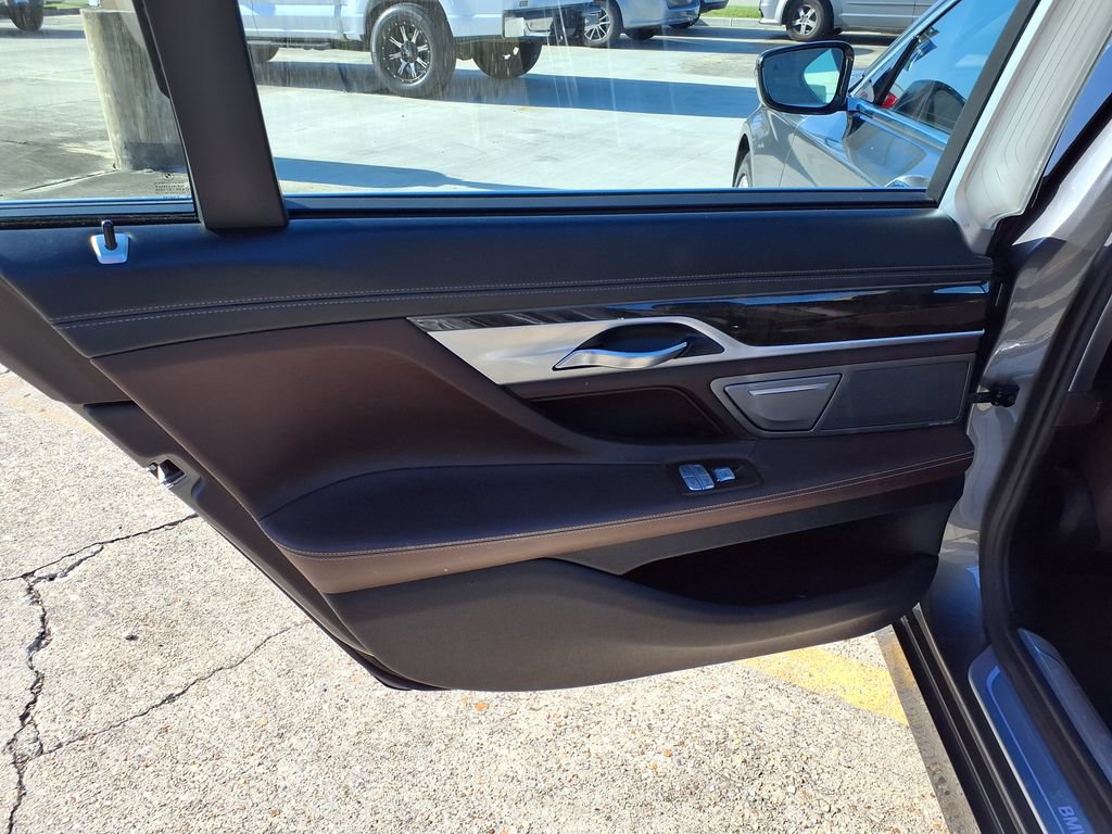 Used 2018 BMW 740i RWD image 13