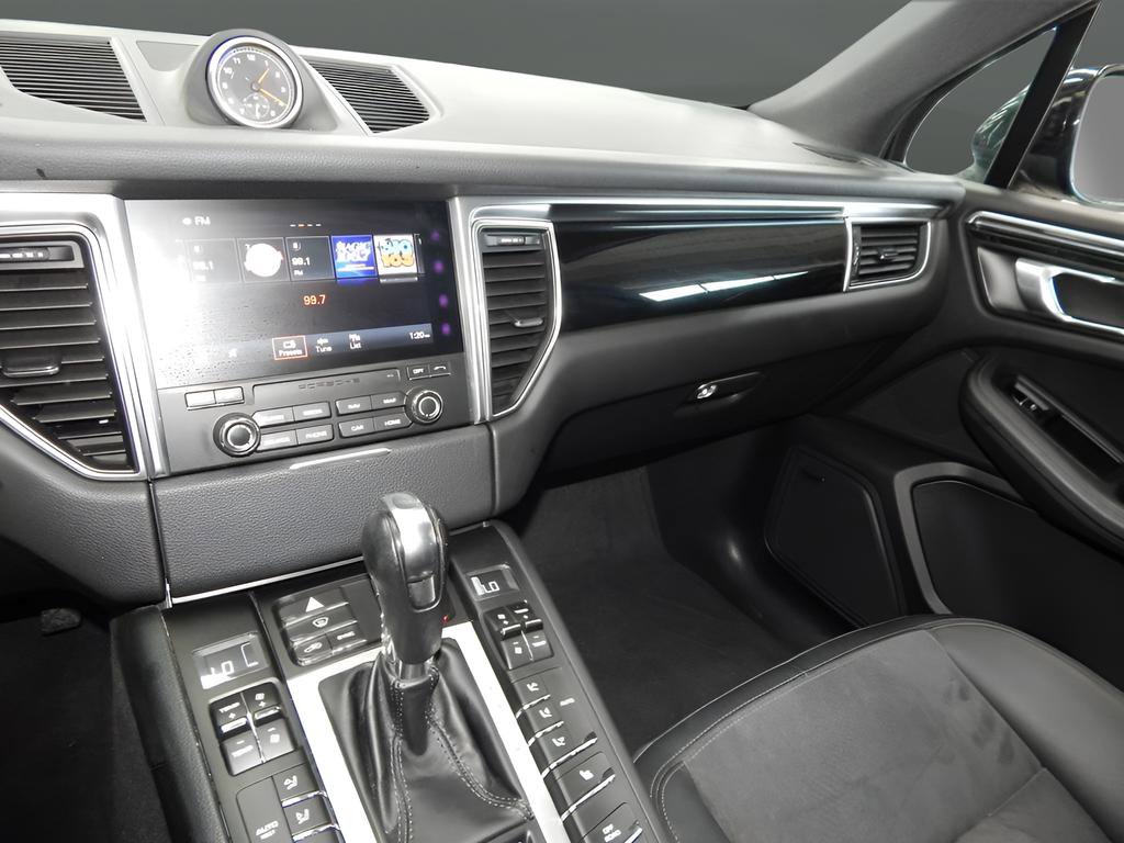Used 2018 Porsche Macan Sport Edition image 21