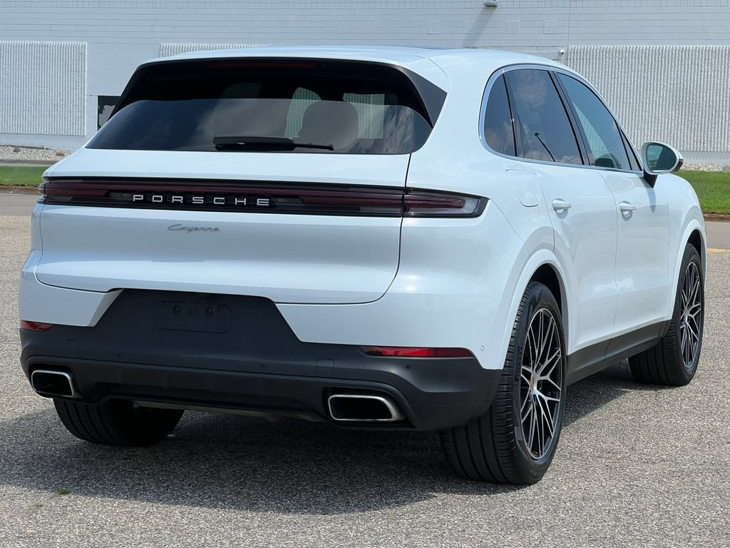Used 2025 Porsche Cayenne AWD/4WD image 47