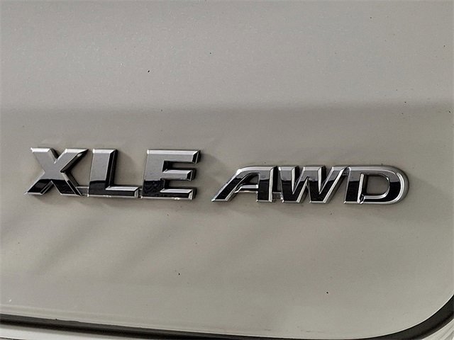 Used 2019 Toyota Highlander XLE image 32