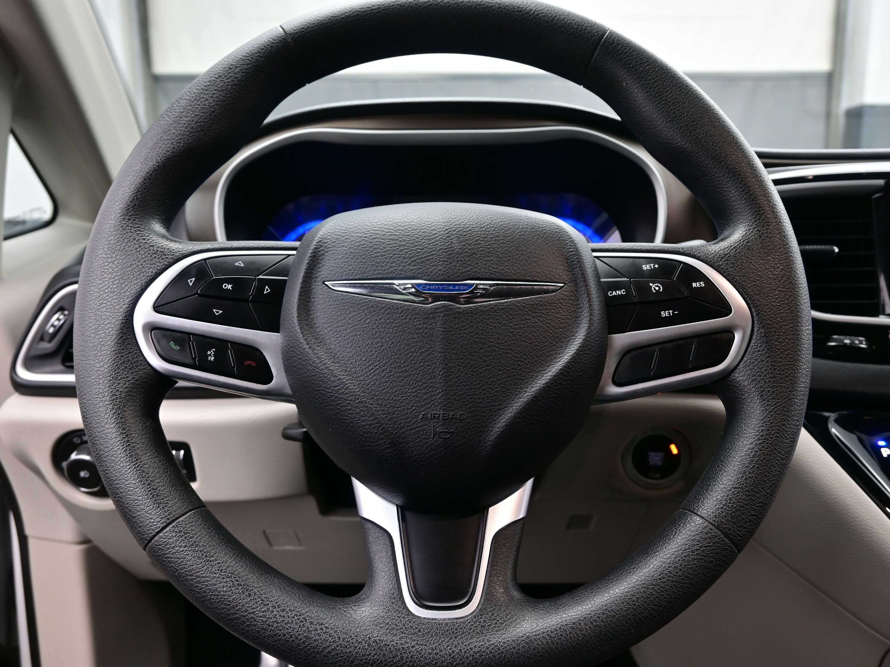 Used 2017 Chrysler Pacifica Touring Plus image 24