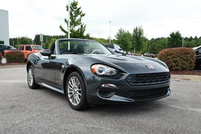 Used 2017 FIAT 124 Spider Classica RWD image 3