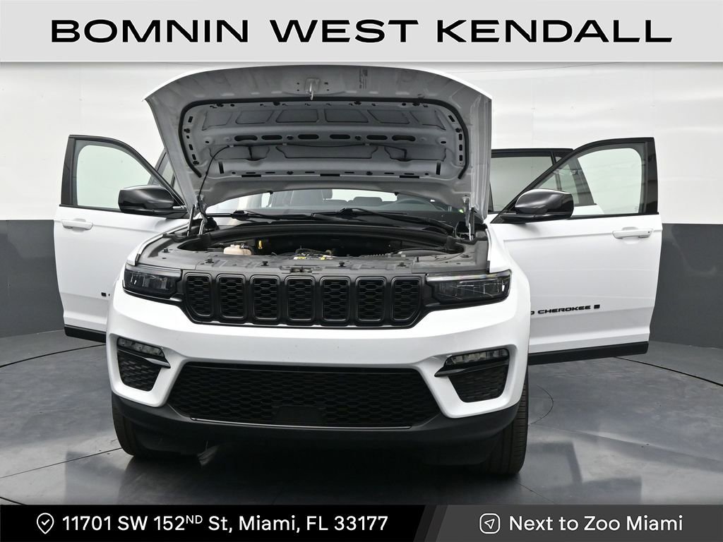 Used 2024 Jeep Grand Cherokee Limited w/ Black Appearance Package image 34