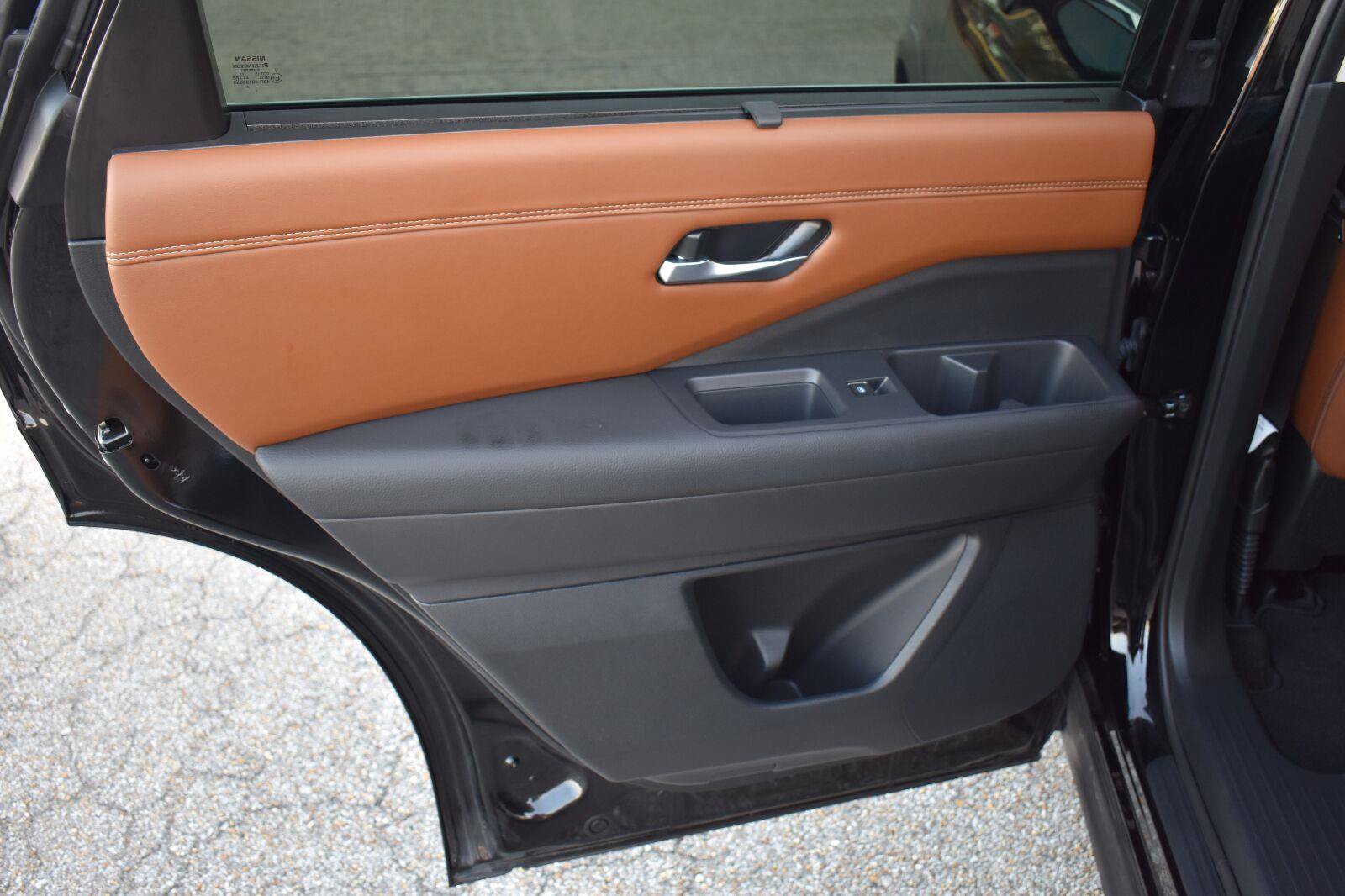 Used 2025 Nissan Pathfinder Platinum w/ Black Appearance Package FWD image 51