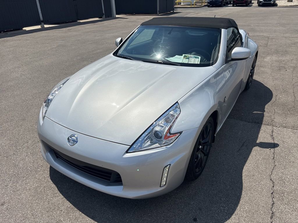 Used 2016 Nissan 370Z Roadster RWD image 6