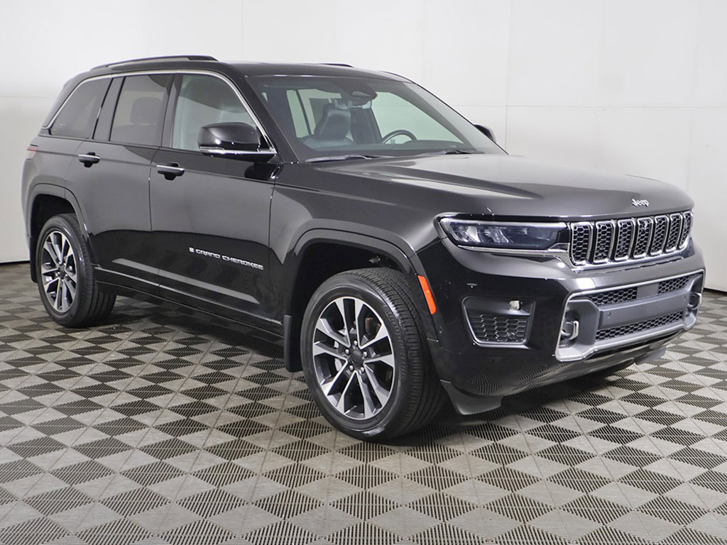 Used 2023 Jeep Grand Cherokee Overland w/ Adv Protech Group III AWD/4WD image 2