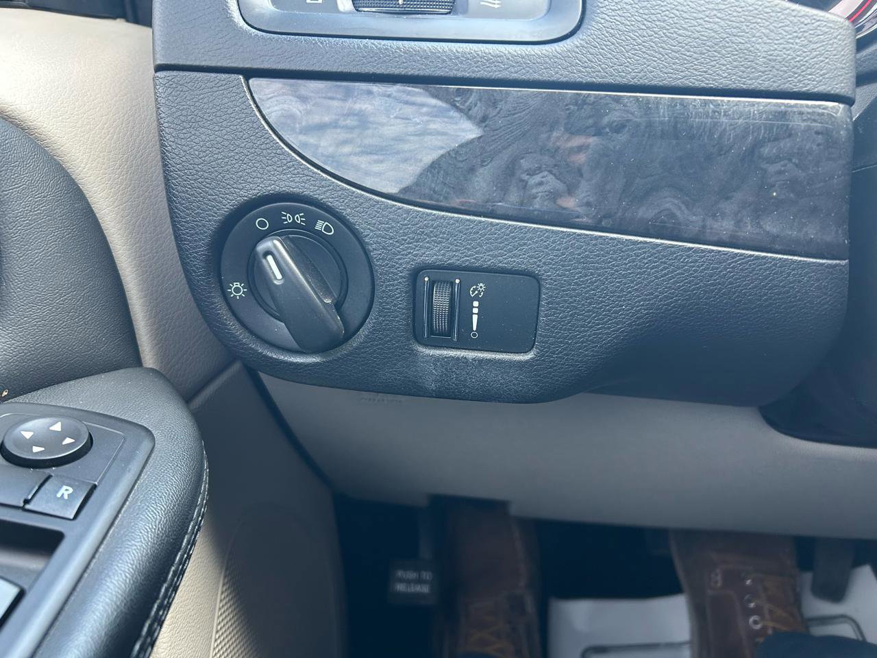 Used 2016 Dodge Grand Caravan SE image 24