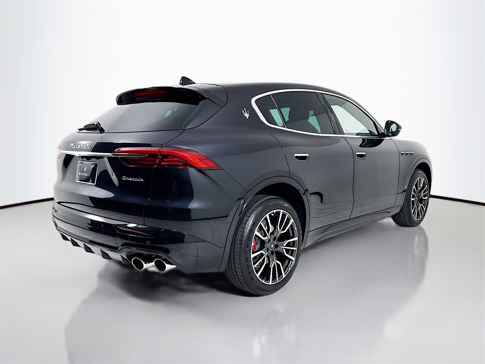 New 2025 Maserati Grecale GT image 8