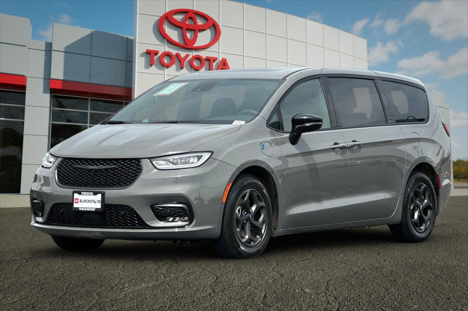 Used 2023 Chrysler Pacifica Limited w/ S Appearance Package FWD image 7