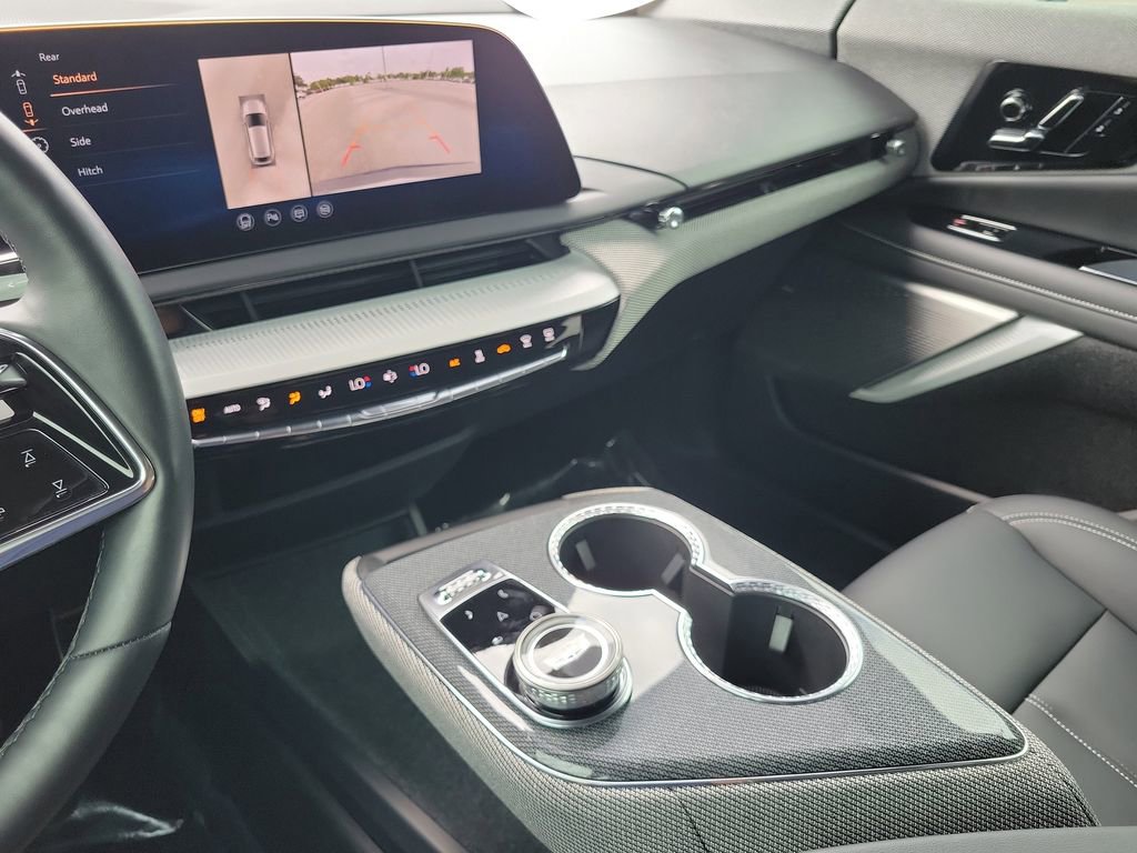 Used 2025 Cadillac Optiq Luxury 1 image 30