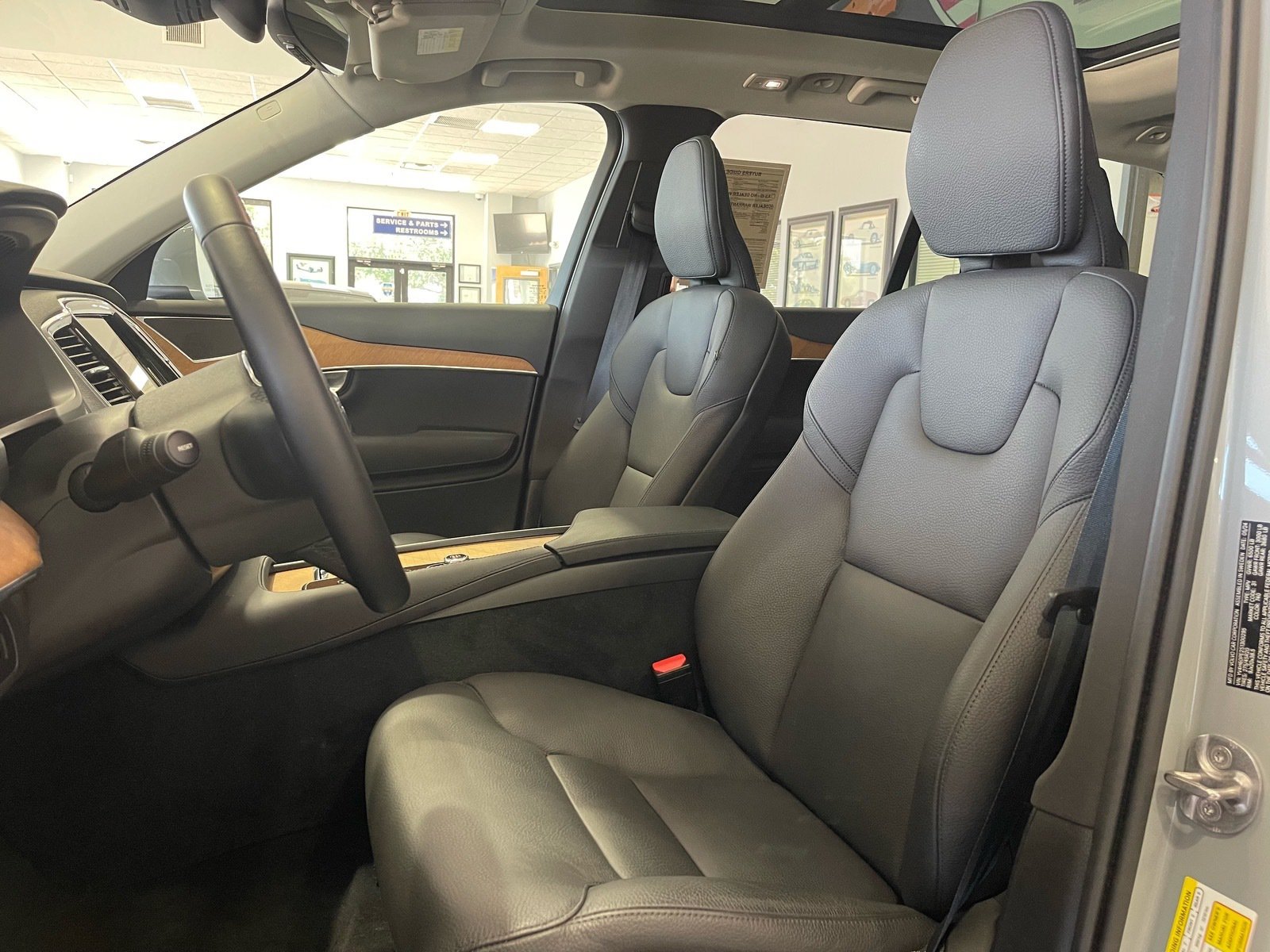 Used 2025 Volvo XC90 T8 Plus w/ Protection Package Premier AWD/4WD image 26